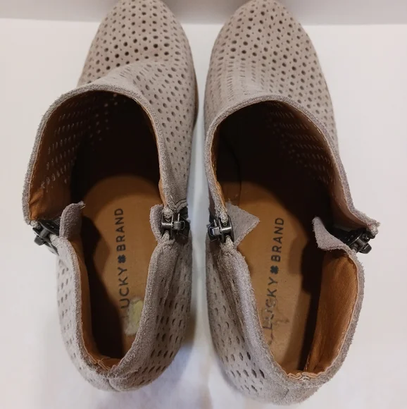 SOLD 🍀Lucky Brand Suede Taupe Booties Size 9 - Picture 8 of 9
